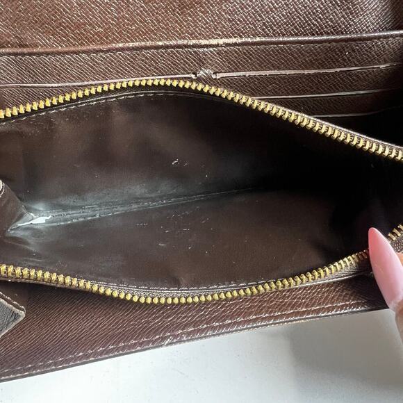 Authentic Louis Vuitton Damier Sarah Wallet - Picture 5 of 10